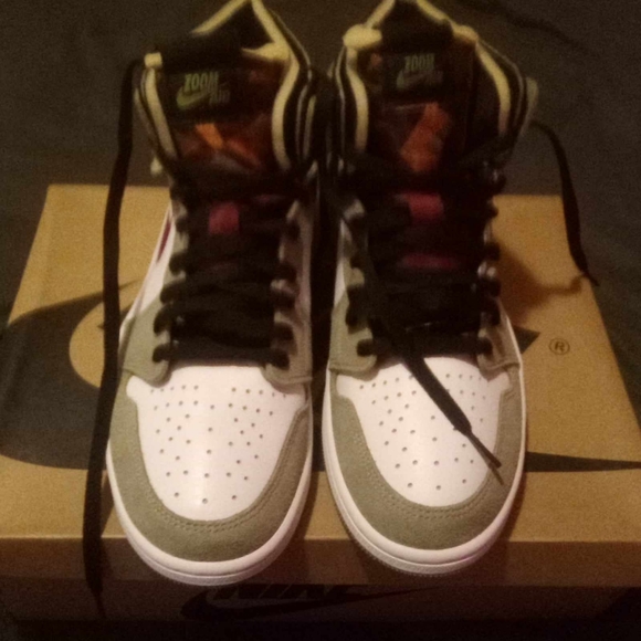 Men's Retro 1 Jordan Tan/White/Burgundy Size 10 - Picture 4 of 11